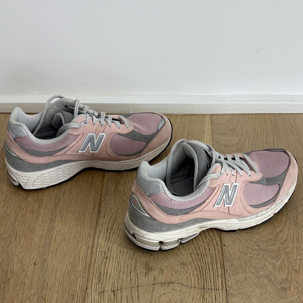 New Balance 2002R Mens Running Shoes Pink